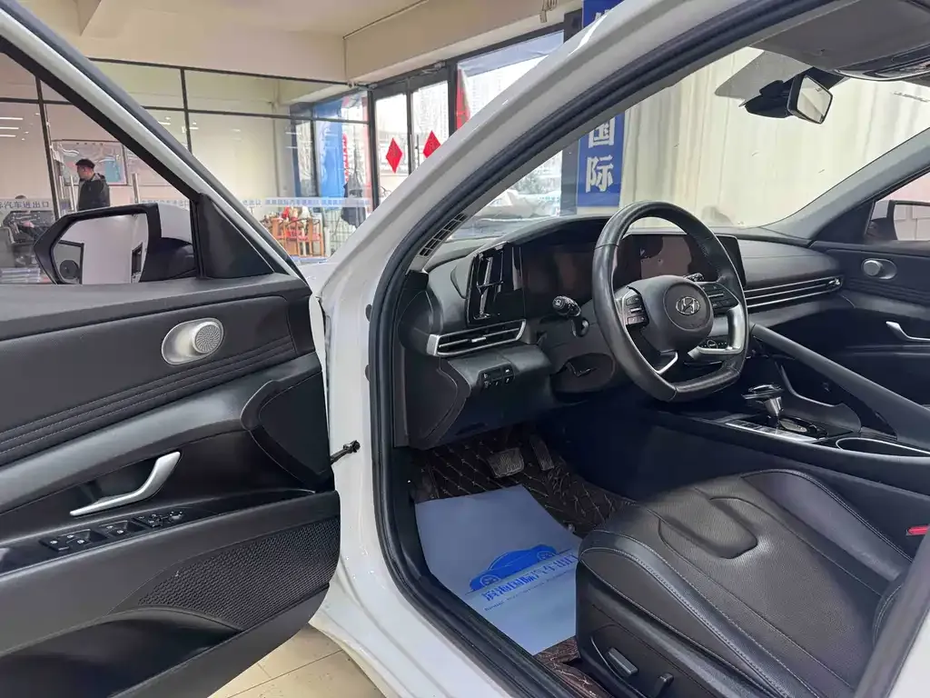 Hyundai Elantra — фото 10