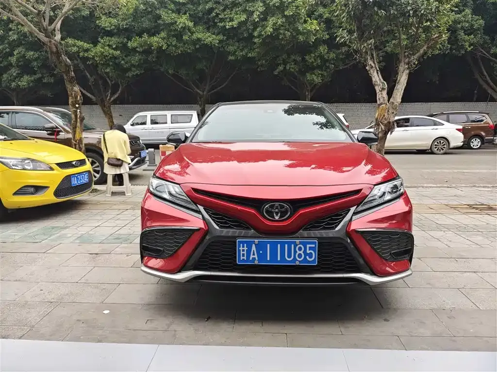 Toyota Camry — фото 4