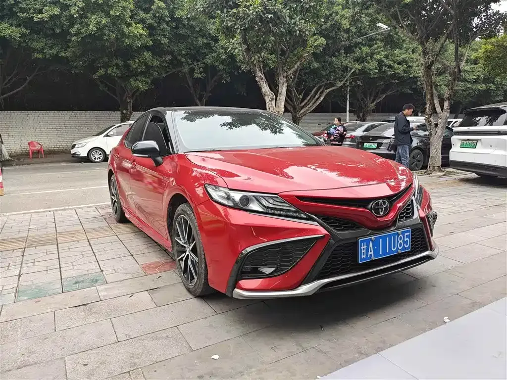 Toyota Camry — фото 8