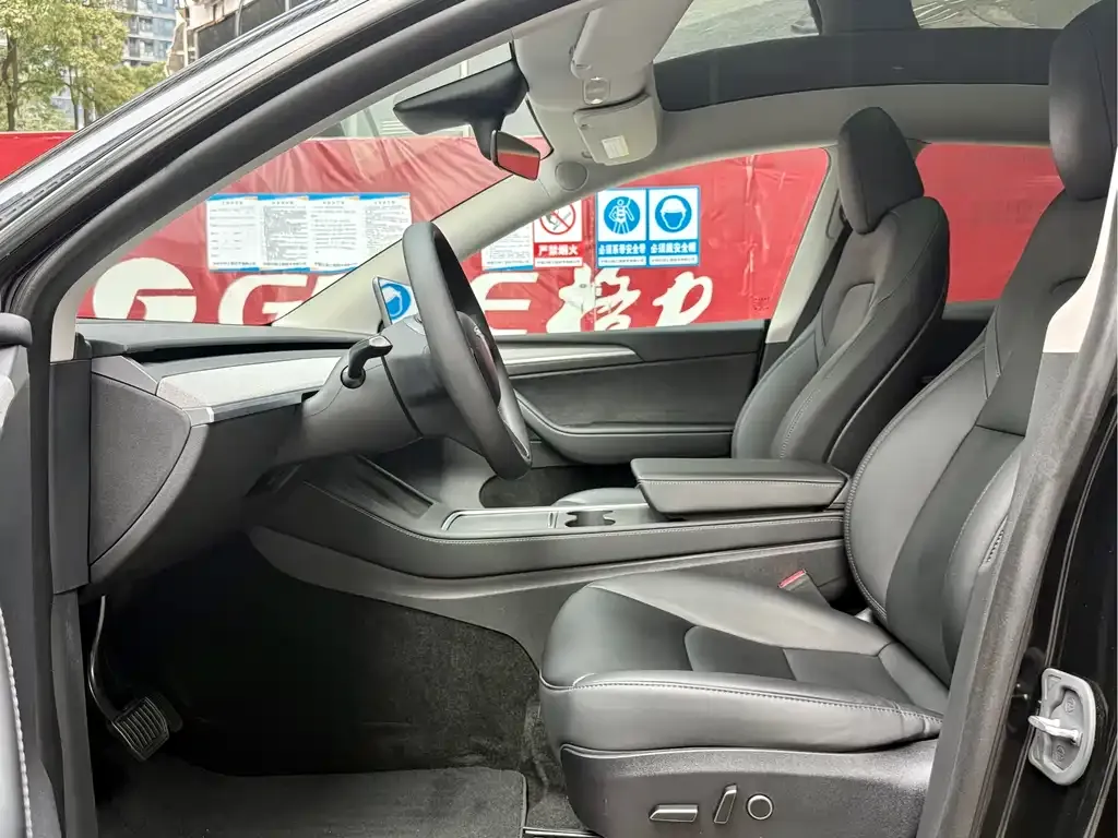 Tesla Model Y 2023 из CN, фото 2