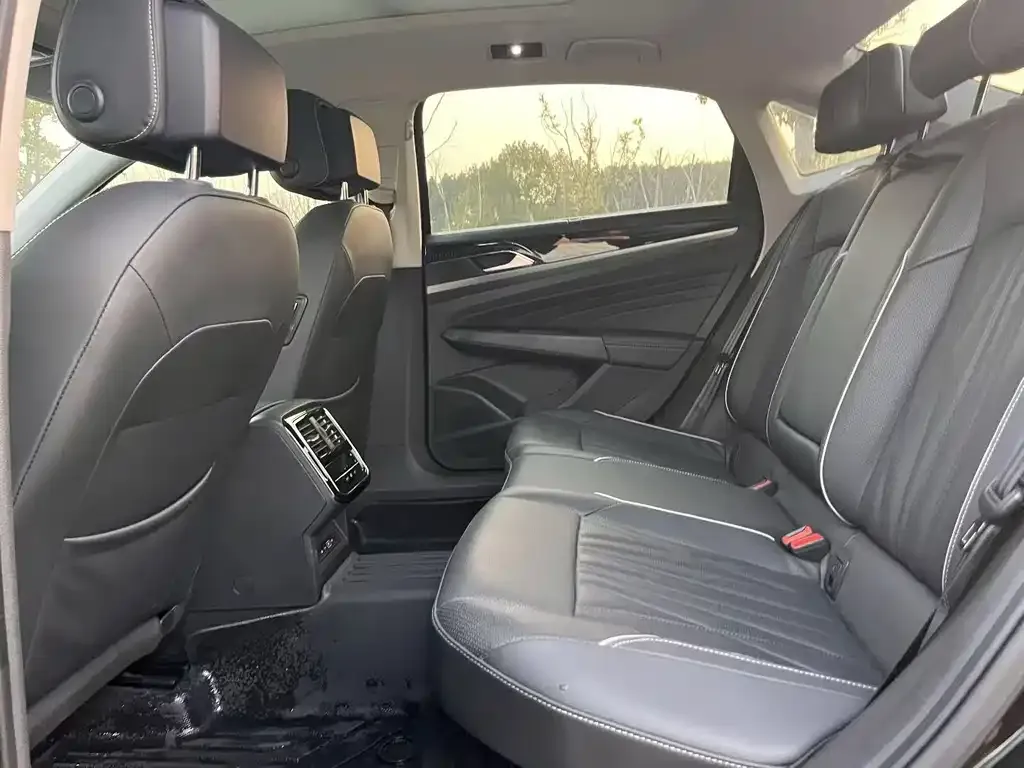 Volkswagen Passat — фото 6