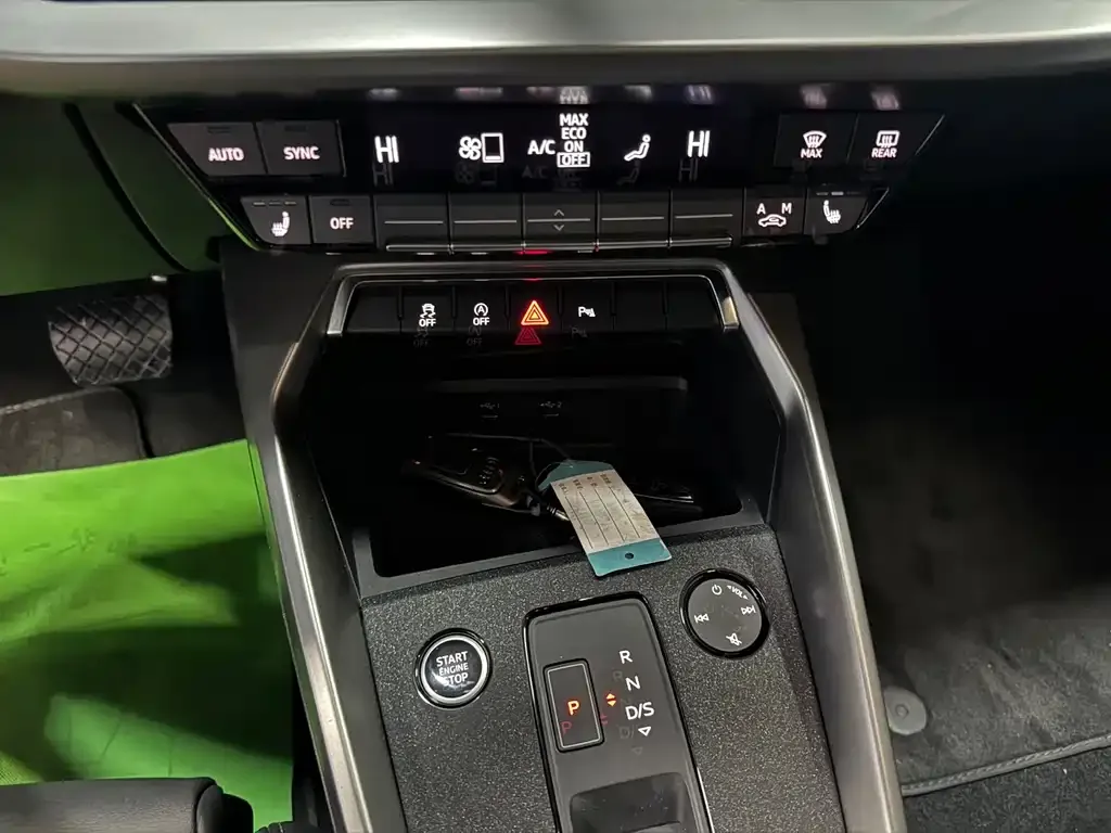 Audi A3 2023 из CN, фото 4
