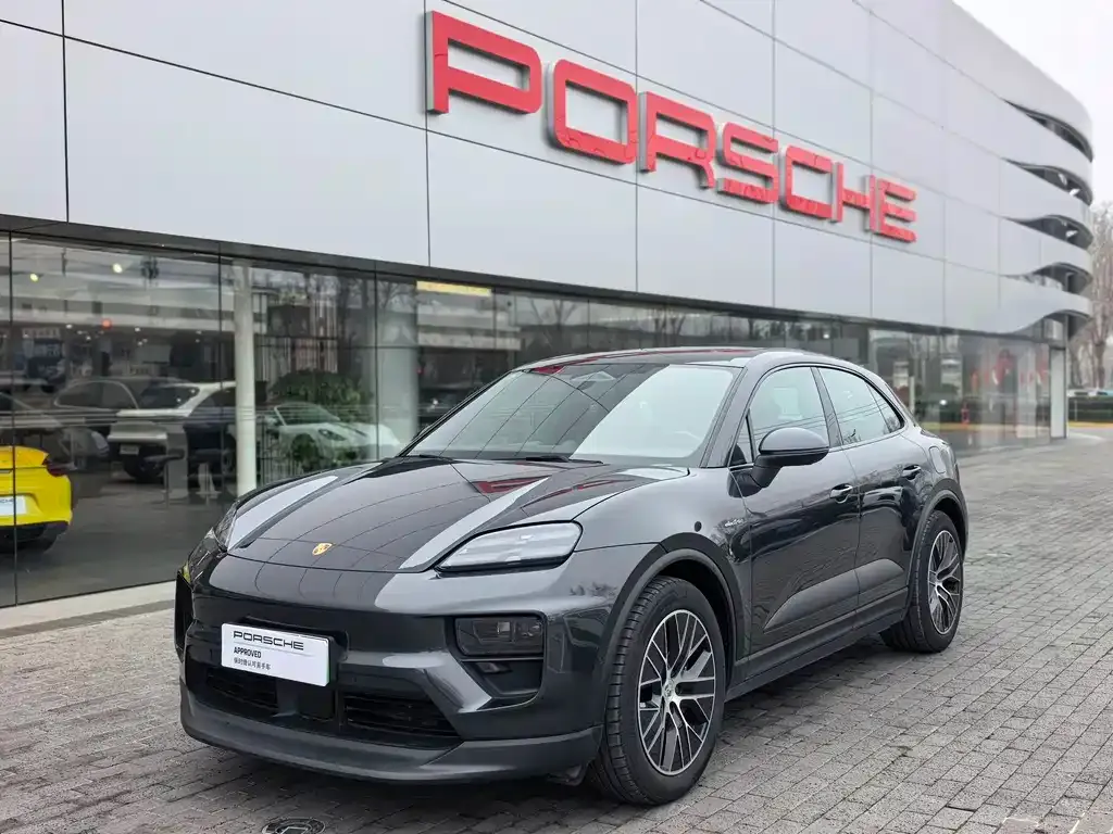 Porsche Macan EV