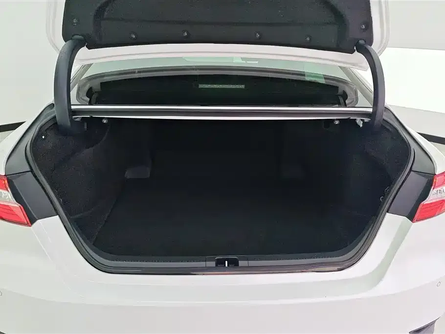 Toyota Camry 2021 из CN, фото 2