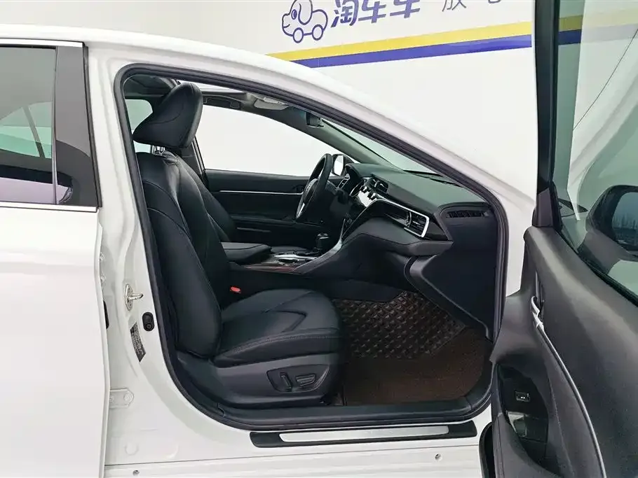 Toyota Camry 2021 из CN, фото 9