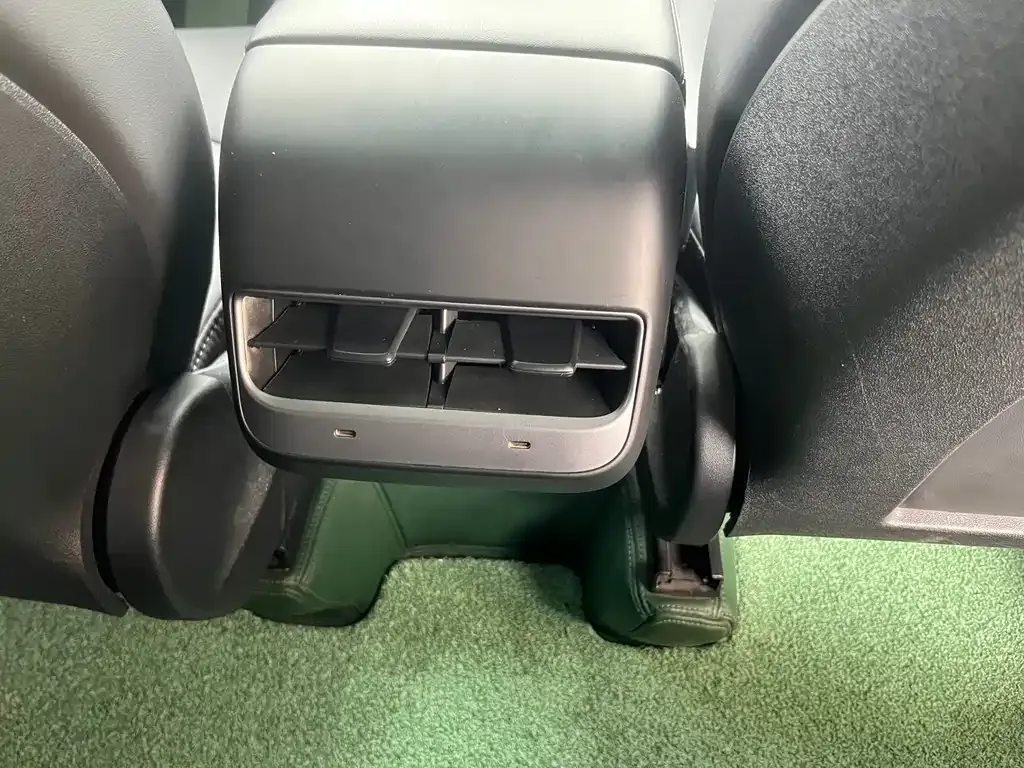 Tesla Model Y 2023 из CN, фото 8