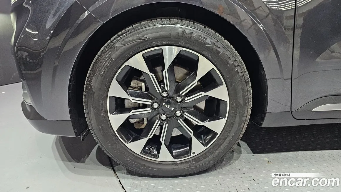 Kia Carnival — фото 10
