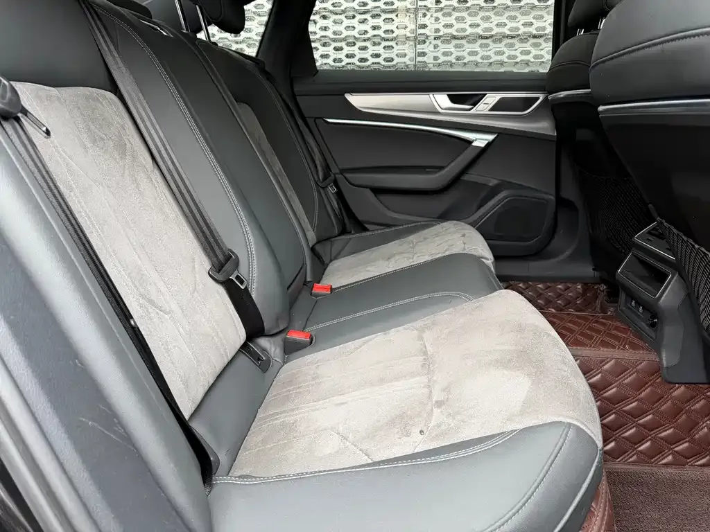Audi A6L 2023 из CN, фото 10