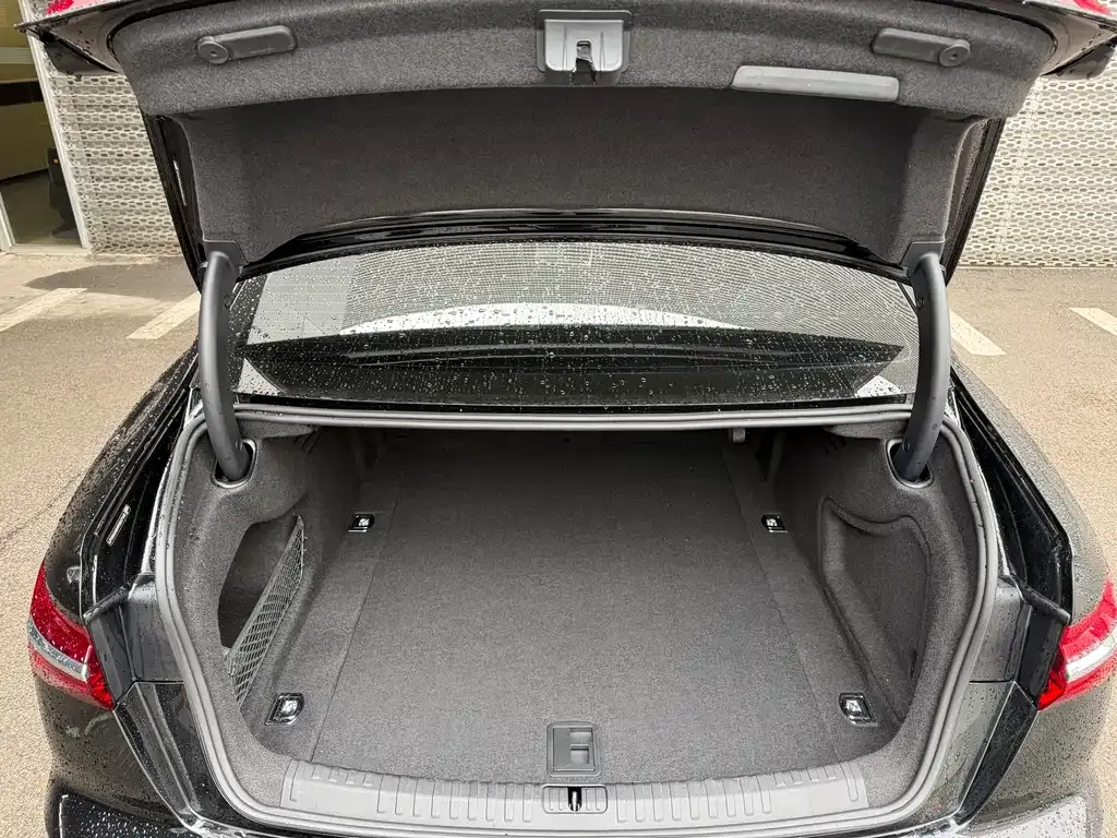 Audi A6L 2023 из CN, фото 8