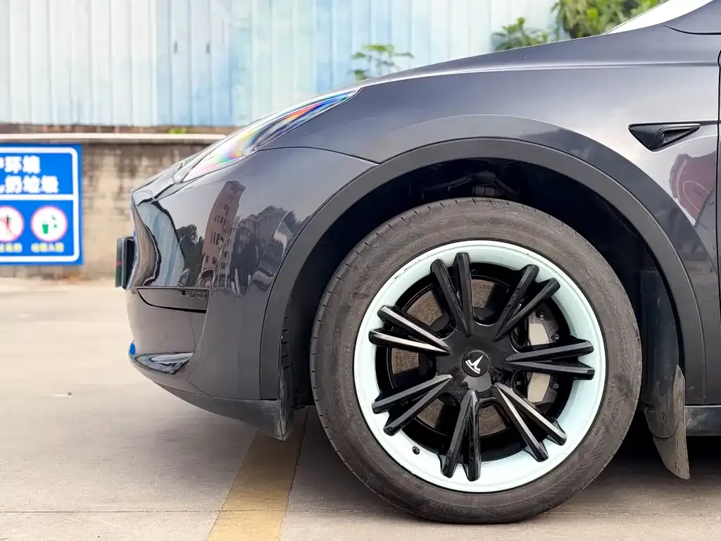 Tesla Model Y — фото 7
