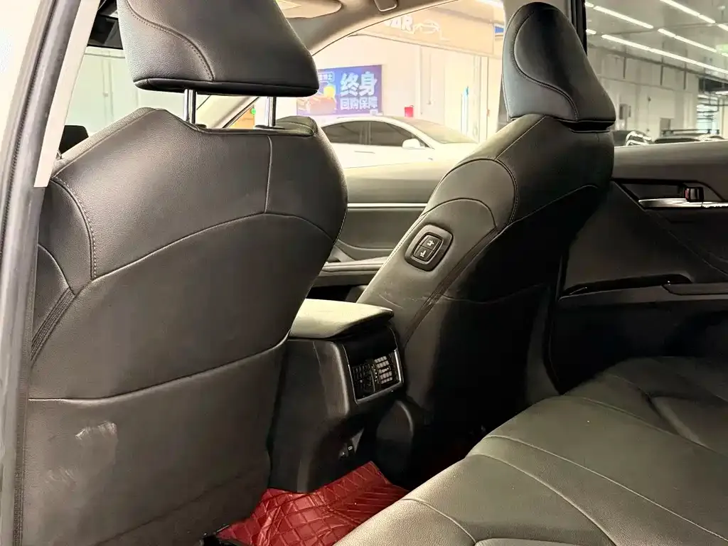 Toyota Camry 2023 из CN, фото 2