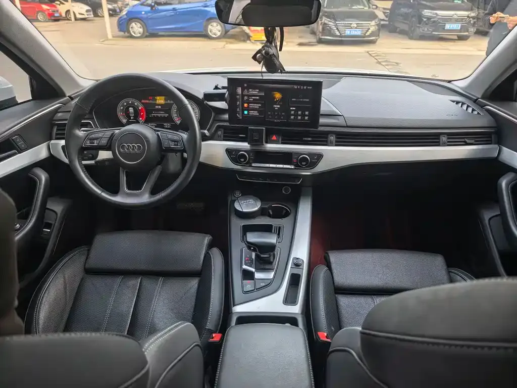 Audi A4L 2021 из CN, фото 9