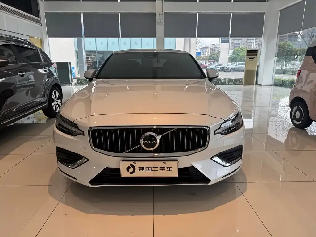 Volvo S60 2024 из CN, фото 7