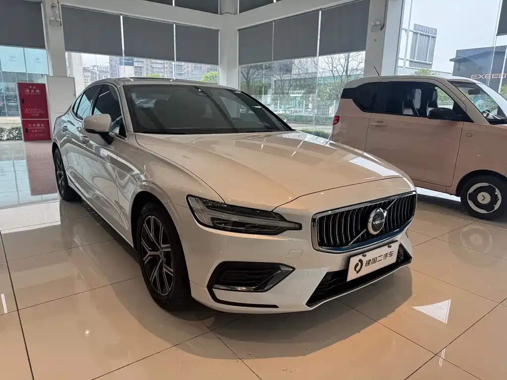 Volvo S60 2024 из CN, фото 5