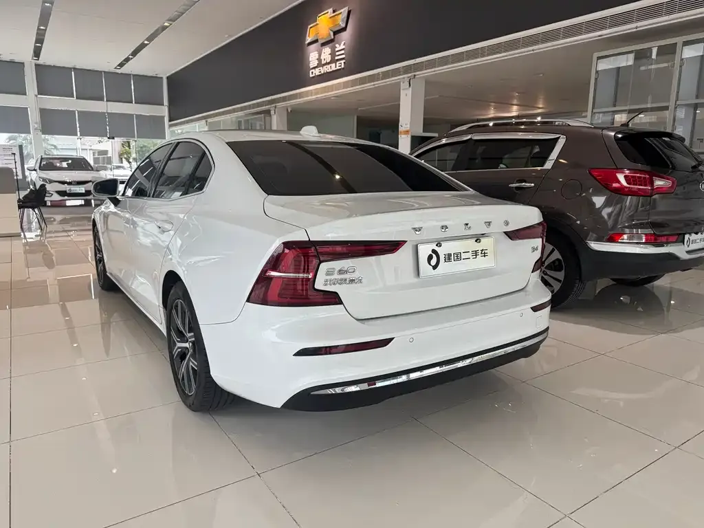 Volvo S60 2024 из CN, фото 8