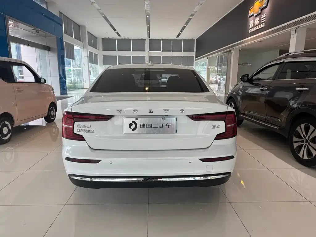 Volvo S60 2024 из CN, фото 4
