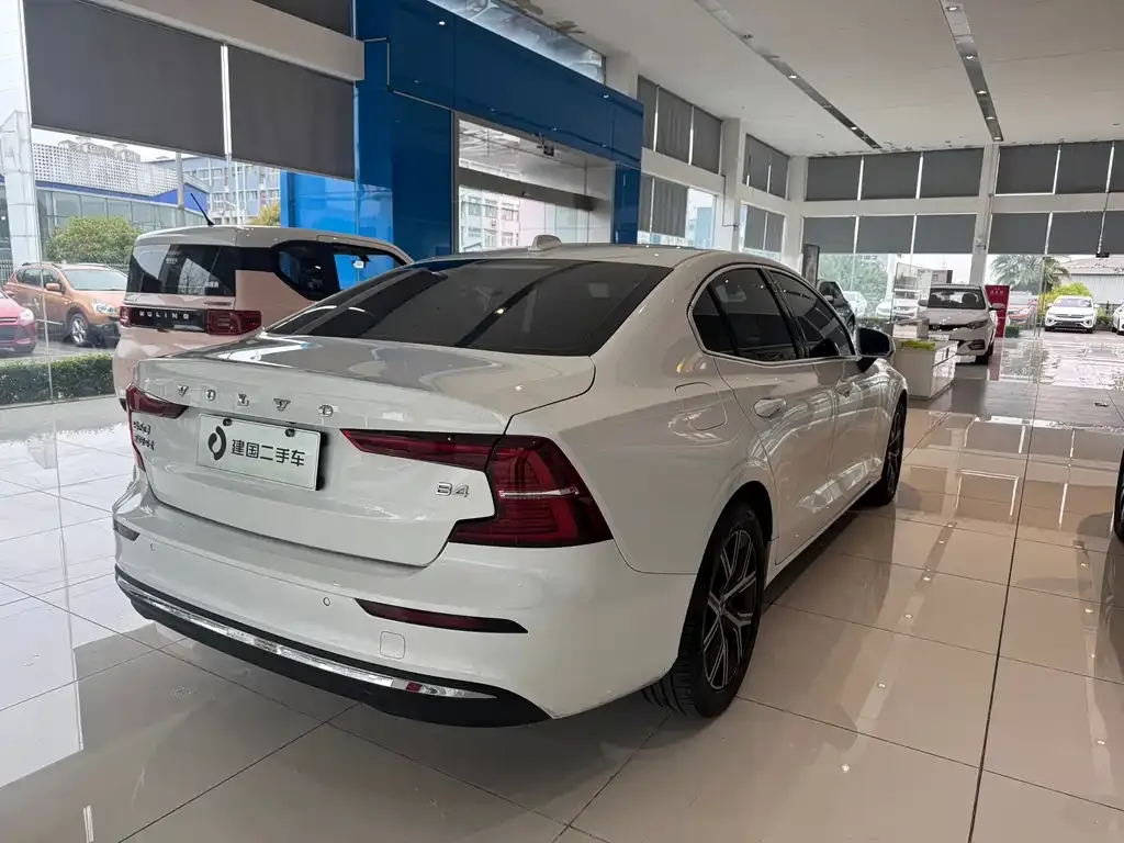 Volvo S60 2024 из CN, фото 9