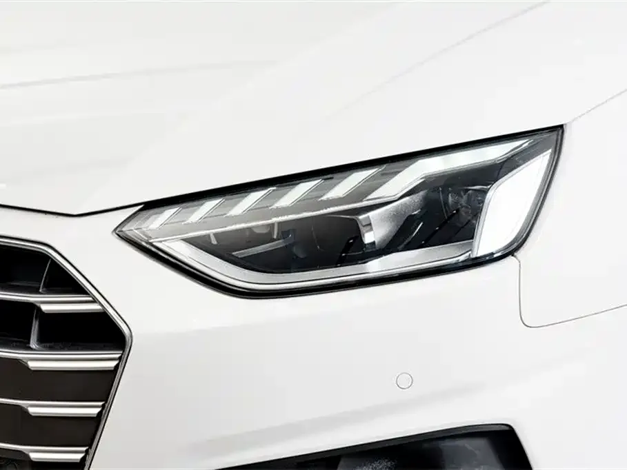 Audi A4L 2022 из CN, фото 2