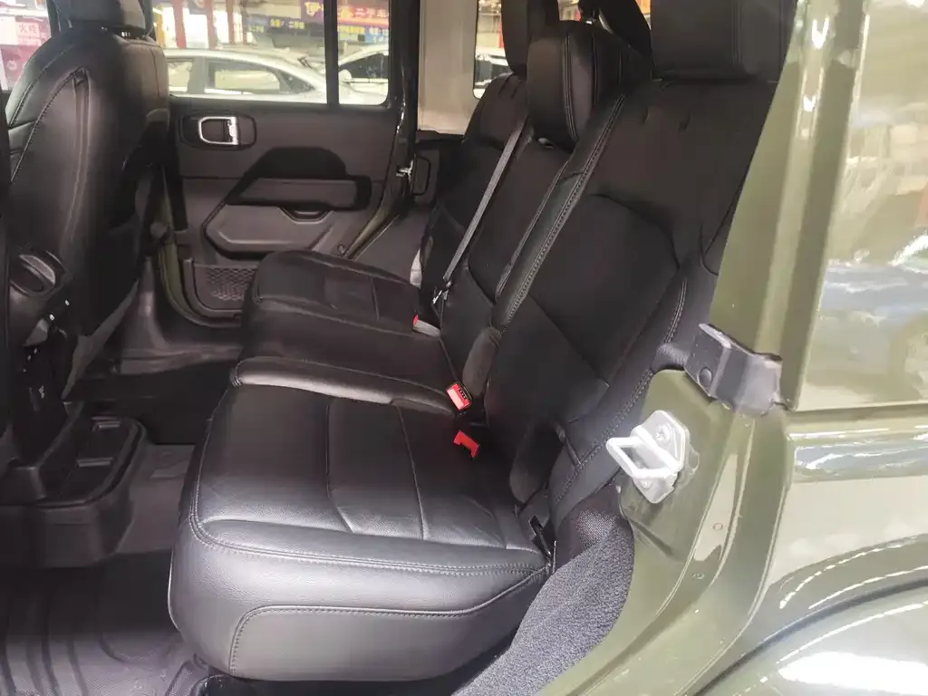 Jeep Wrangler 2023 из CN, фото 5