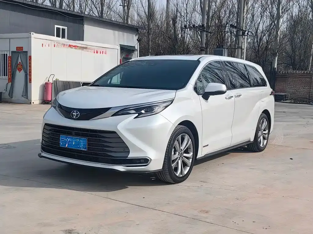 Toyota Sienna 2023 из CN, фото 1