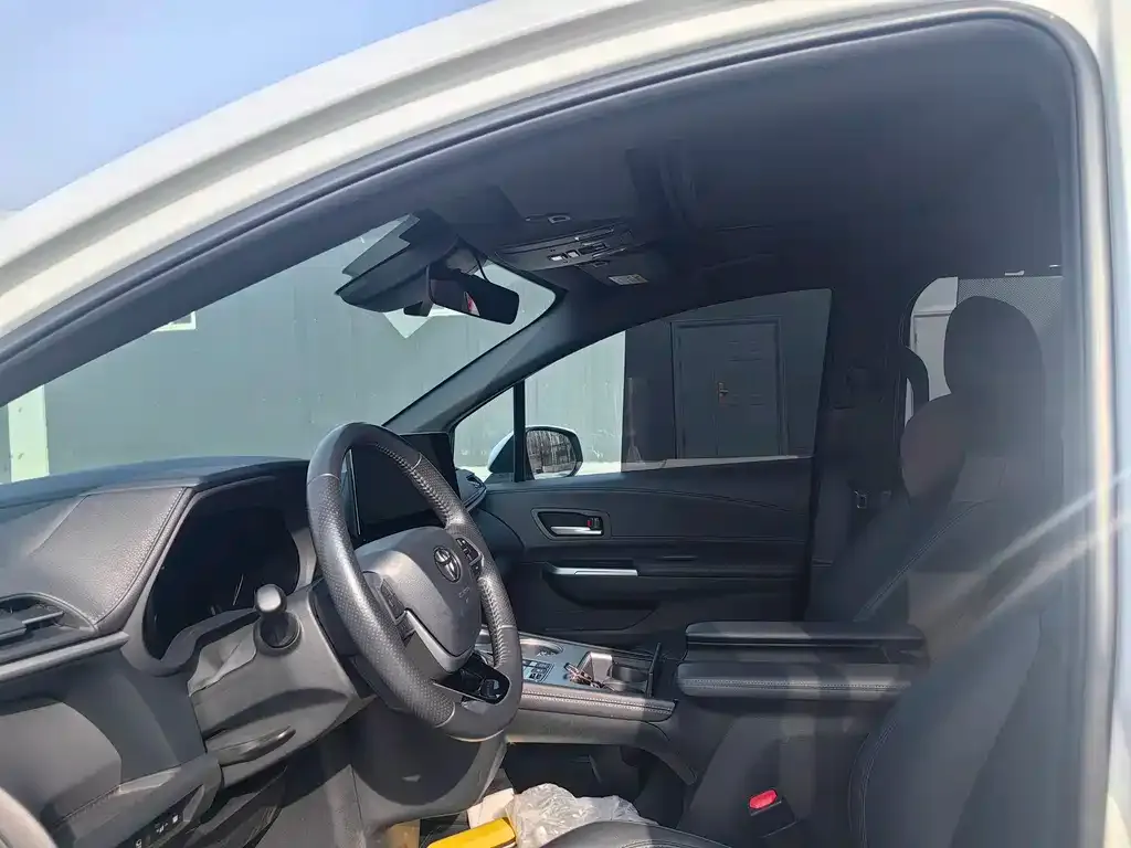 Toyota Sienna 2023 из CN, фото 3