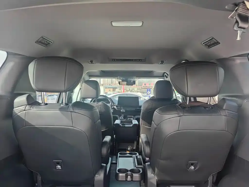 Toyota Sienna 2023 из CN, фото 7