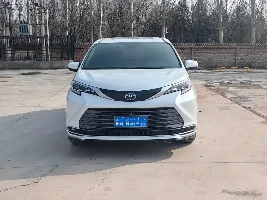Toyota Sienna 2023 из CN, фото 4