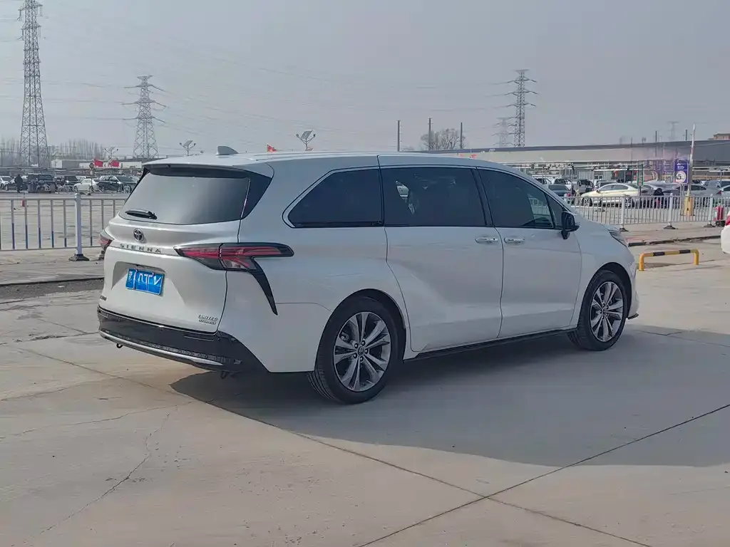 Toyota Sienna 2023 из CN, фото 8