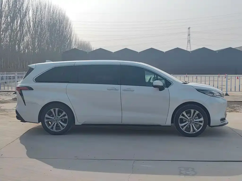 Toyota Sienna 2023 из CN, фото 9
