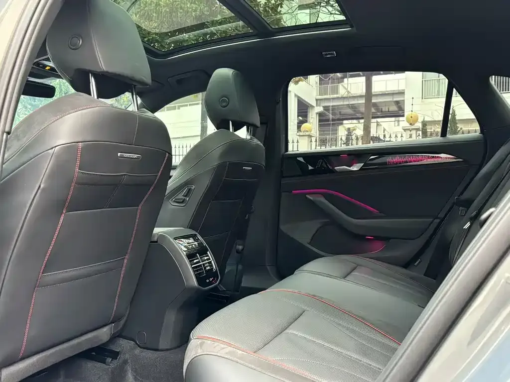 Volkswagen Magotan 2024 из CN, фото 4