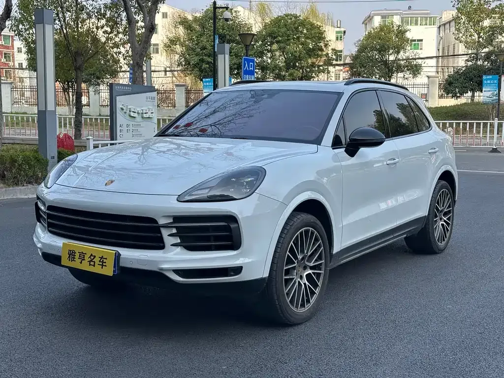 Porsche Cayenne — фото 1