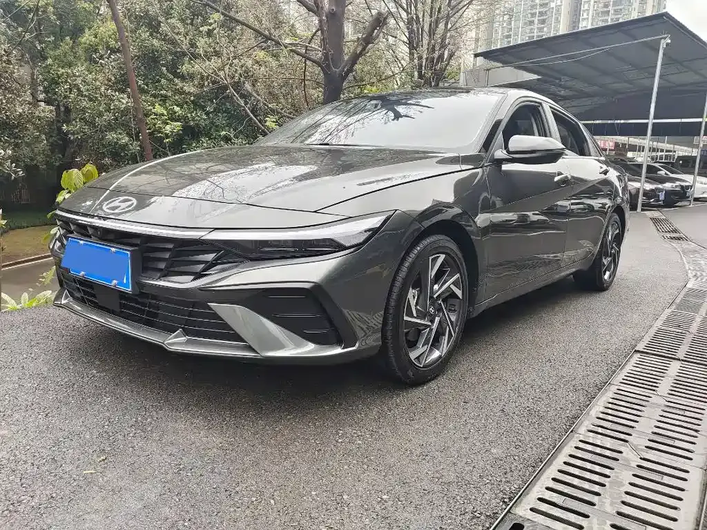Hyundai Elantra 2023 из CN, фото 1