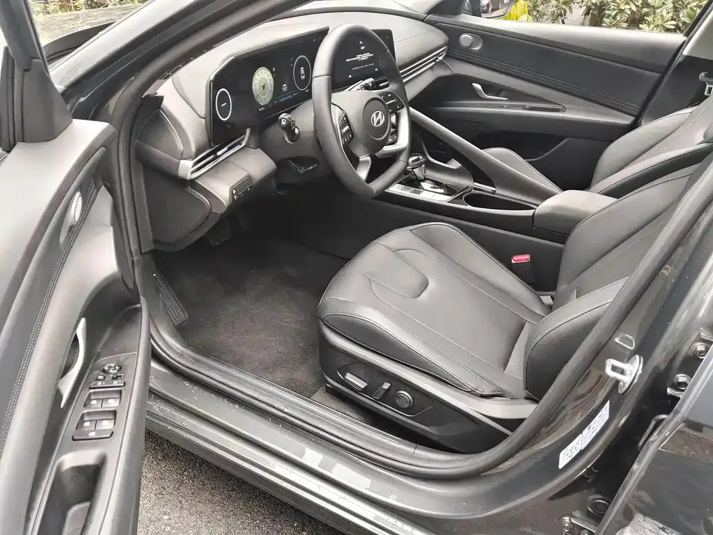 Hyundai Elantra 2023 из CN, фото 7
