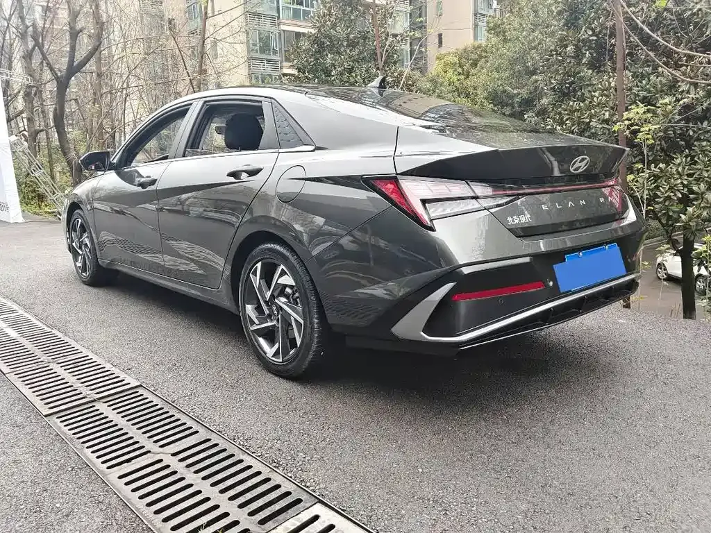 Hyundai Elantra 2023 из CN, фото 9