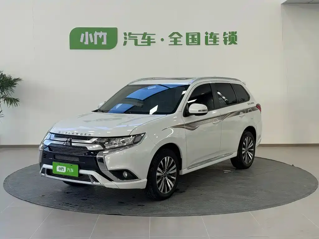 Mitsubishi Outlander 2023 из CN, фото 1