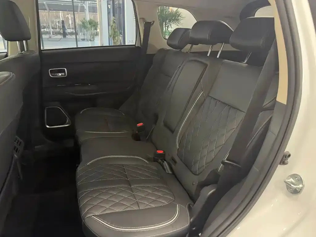 Mitsubishi Outlander 2023 из CN, фото 2