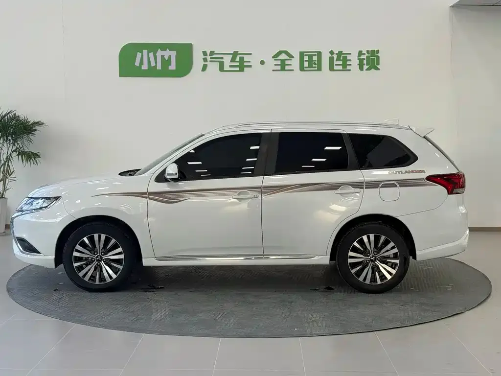 Mitsubishi Outlander 2023 из CN, фото 6