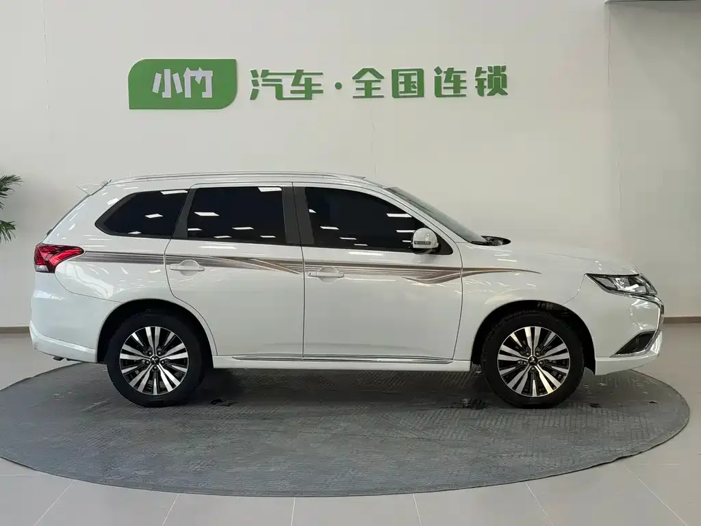 Mitsubishi Outlander 2023 из CN, фото 8