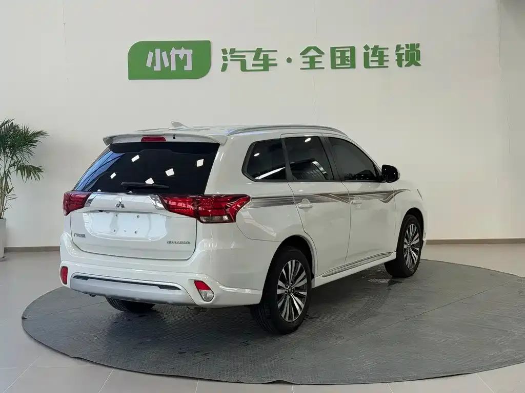 Mitsubishi Outlander 2023 из CN, фото 9