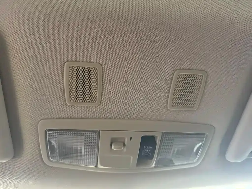 Mitsubishi Outlander 2023 из CN, фото 10
