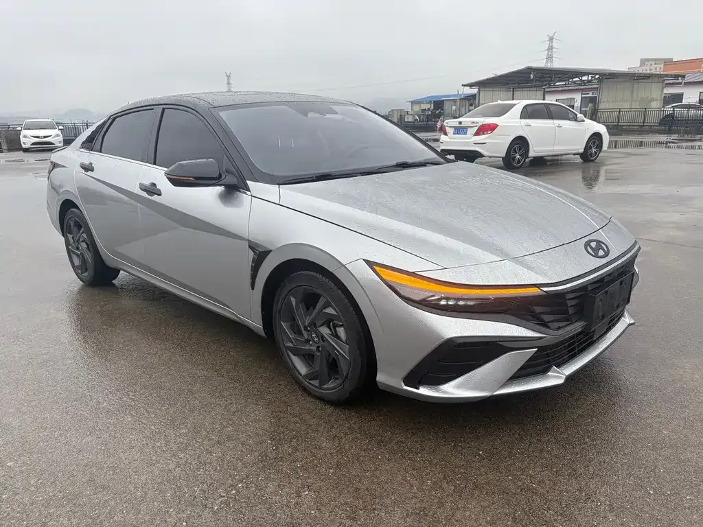 Hyundai Elantra — фото 6
