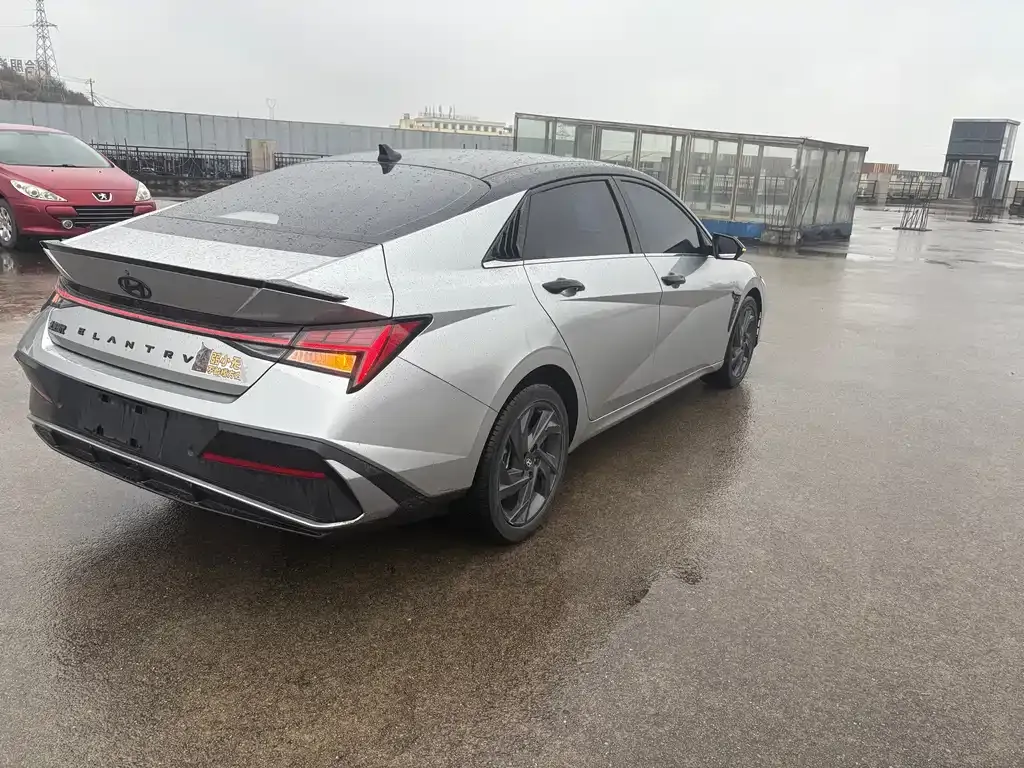 Hyundai Elantra — фото 4