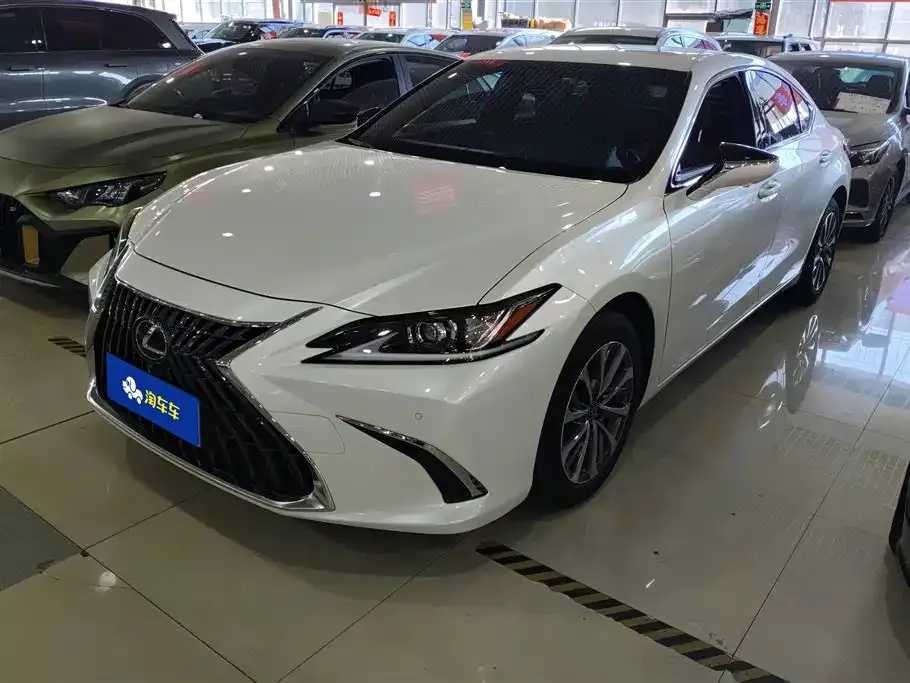 Lexus ES — фото 1