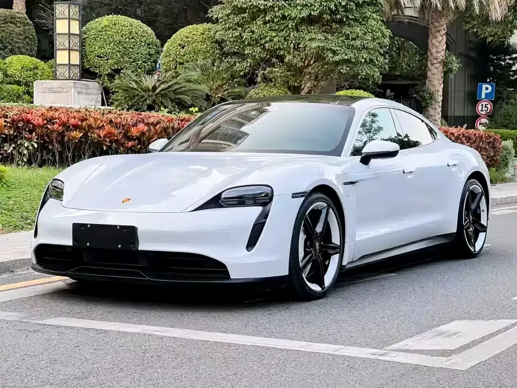 Porsche Taycan — фото 1