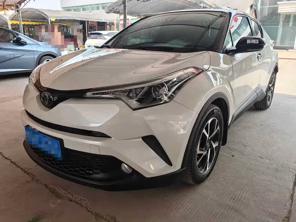 Toyota C-HR — фото 1