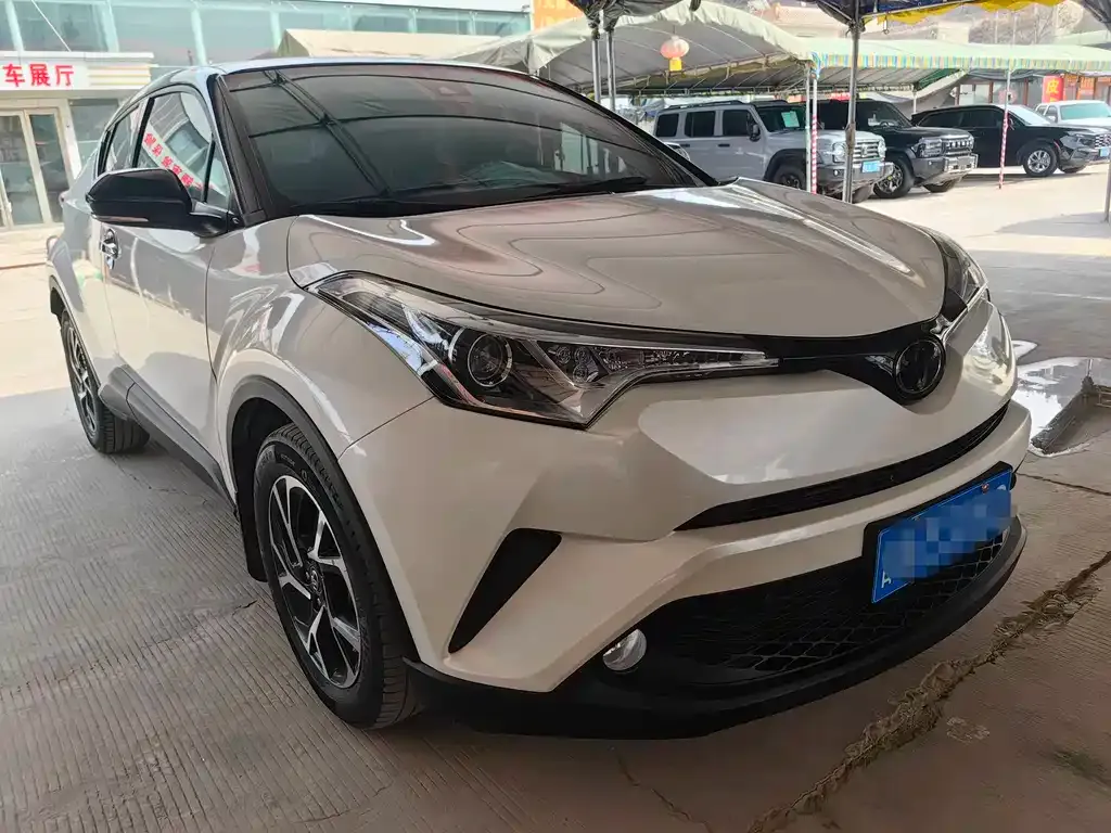 Toyota C-HR — фото 10