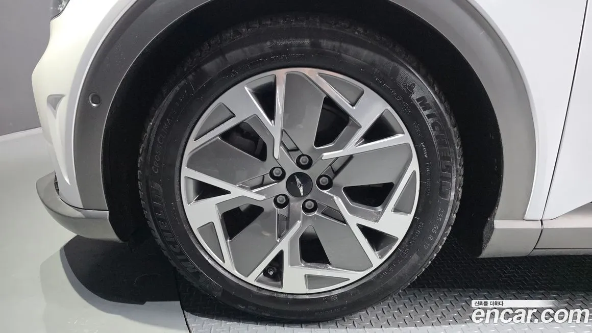 Genesis GV60 — фото 10