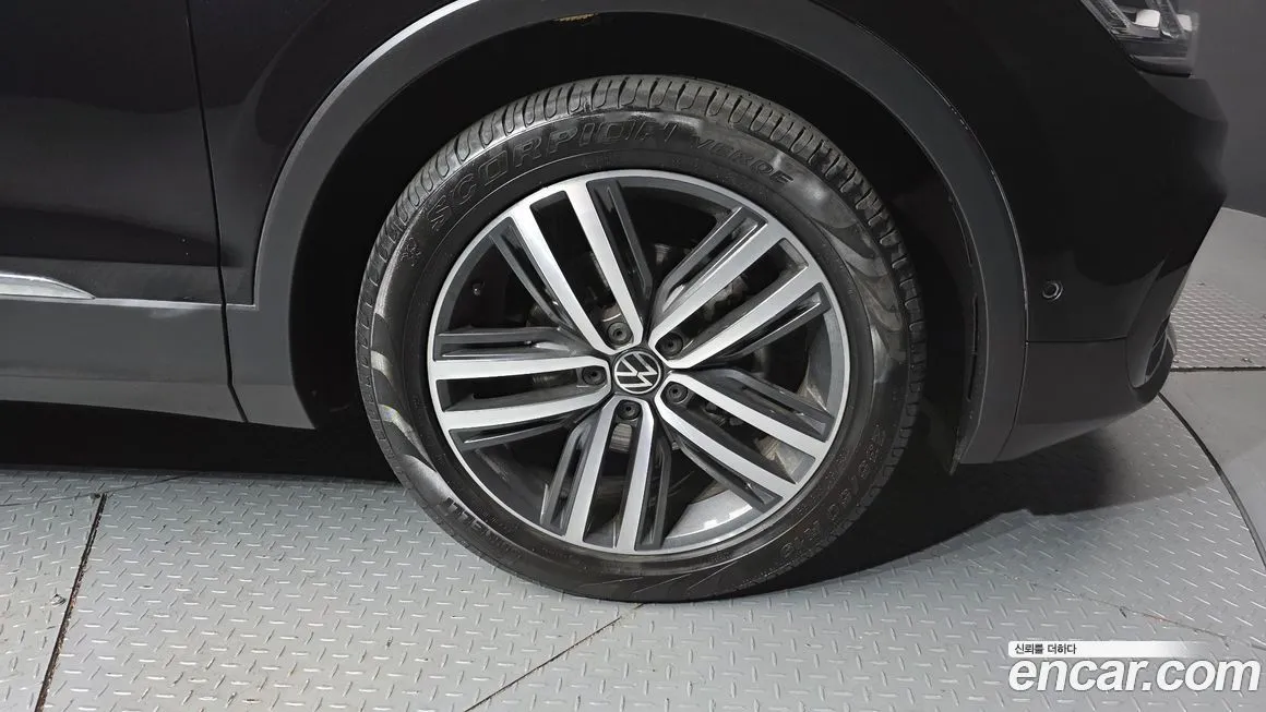 Volkswagen Tiguan — фото 10