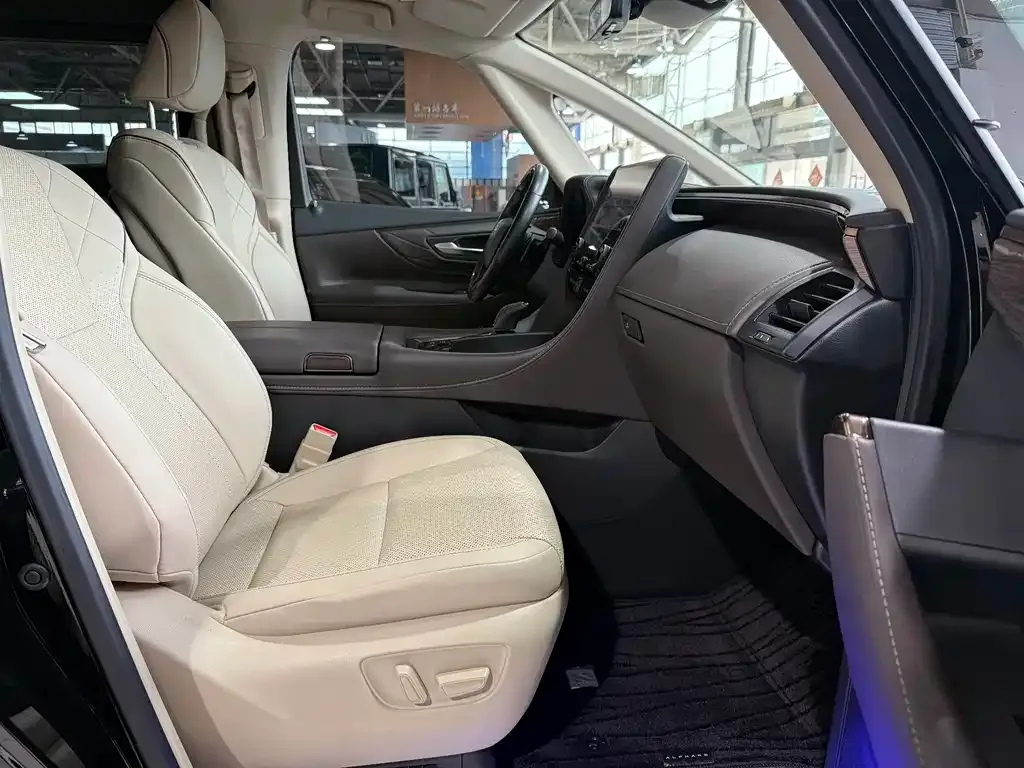 Toyota Alphard — фото 8