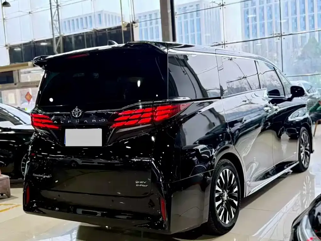 Toyota Alphard — фото 5